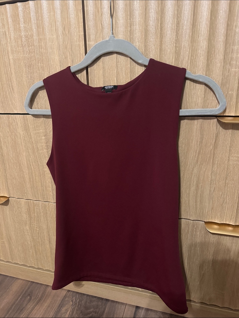 Express Women's Sleeveless Top in Burgundy